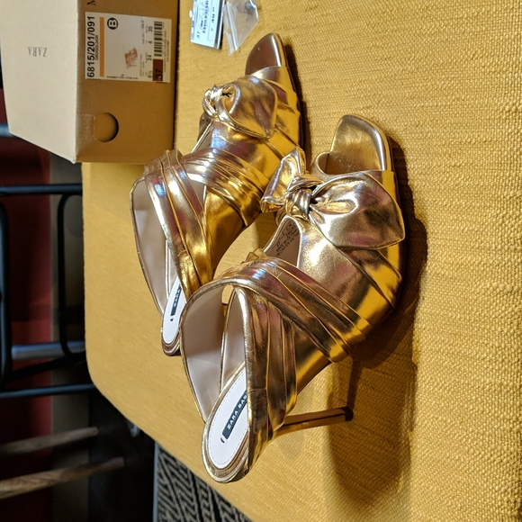 Zara Gold Metallic Old Hollywood Heels! - Picture 1 of 9